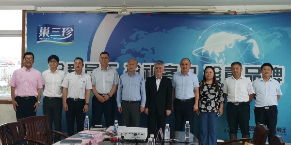 日本大分县渔业协同组合新川哲浩参事一行莅临富煌三珍参观考察